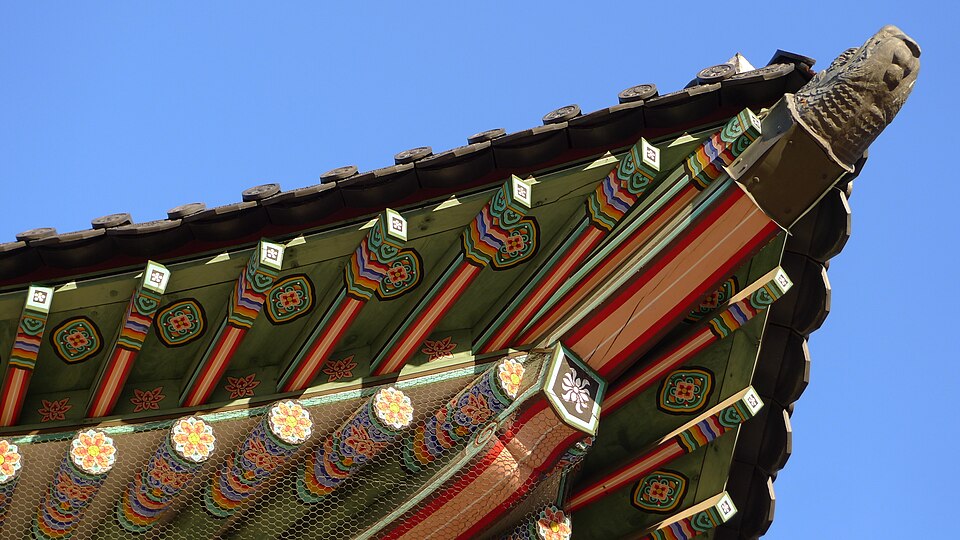 서울 경복궁 전각의 단청과 처마